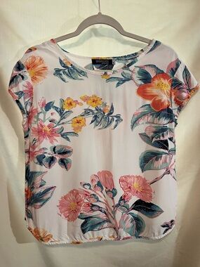 Floral Short-Sleeve Top in White and Pink